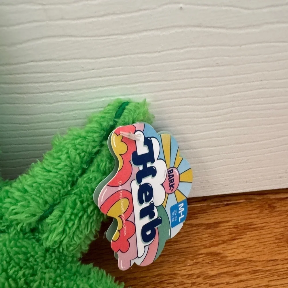 NWT Bark Herb 420 Green Leaf Medium/Large Dog Toy